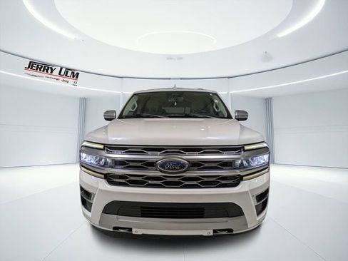 Used 2023 Ford Expedition Max Platinum AWD/4WD image 8