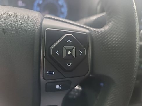 Used 2020 Toyota Tacoma TRD Sport w/ Technology Package image 19