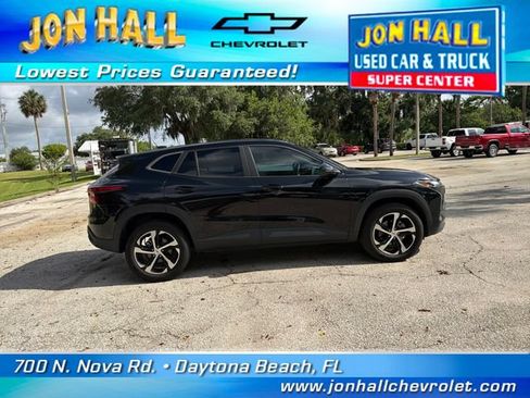 Used 2024 Chevrolet Trax RS w/ Sunroof Package FWD image 14