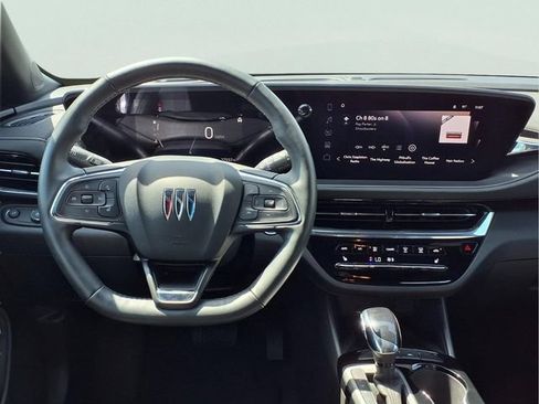 Used 2025 Buick Envista Avenir FWD image 4