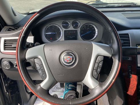 Used 2014 Cadillac Escalade Premium image 19
