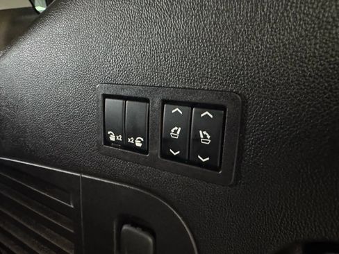 Used 2016 GMC Yukon Denali w/ Enhanced Security Package image 40