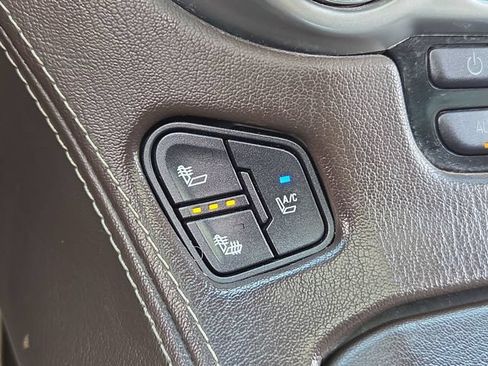 Used 2016 Chevrolet Suburban LTZ RWD image 51