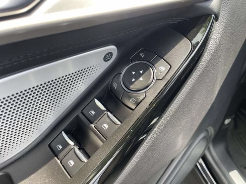 Used 2021 Ford Explorer Platinum w/ Premium Technology Package RWD image 12