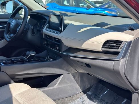 Used 2025 Nissan Rogue SV image 16