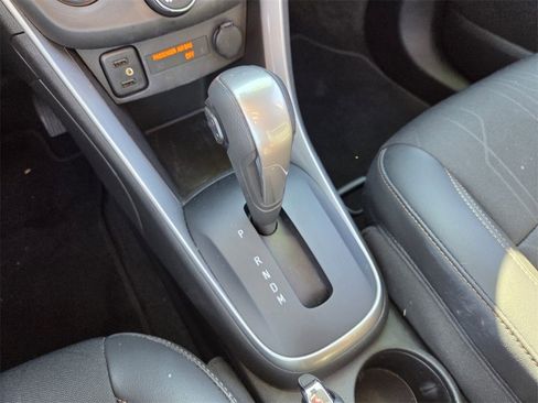 Certified 2022 Chevrolet Trax LT w/ LT Convenience Package image 28