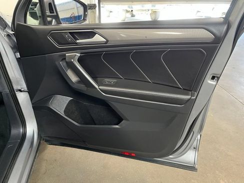 Used 2024 Volkswagen Tiguan SE FWD image 14