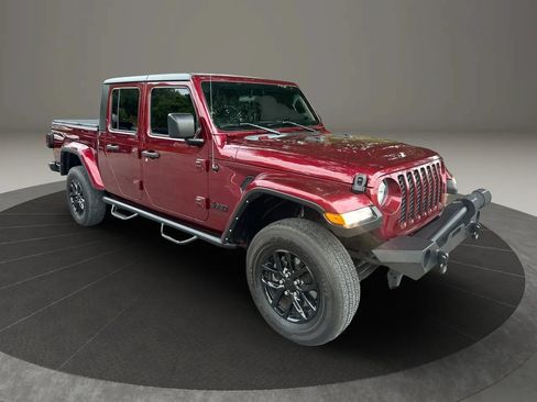 Used 2022 Jeep Gladiator Sport AWD/4WD image 4