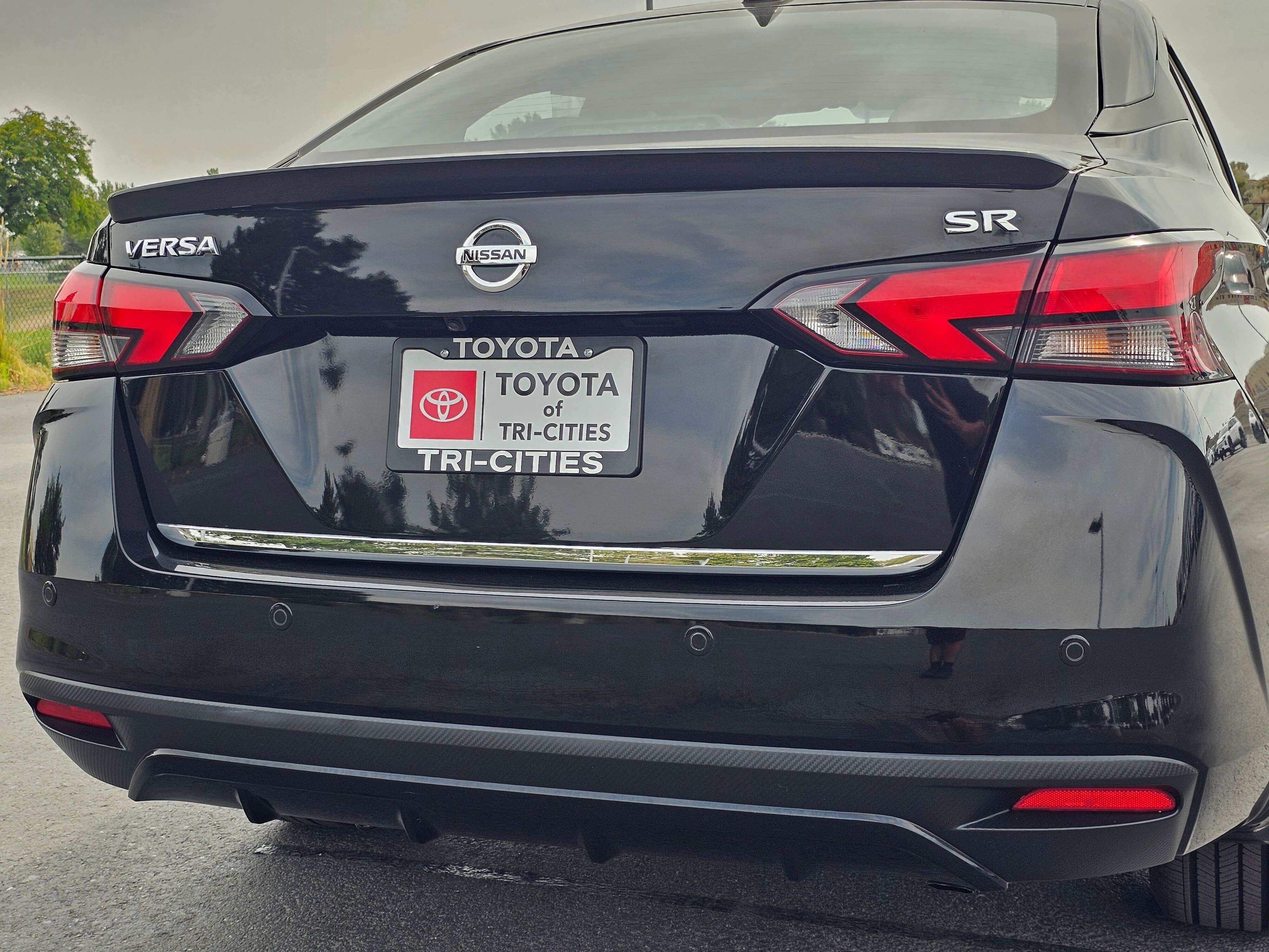 Used 2020 Nissan Versa SR FWD image 13