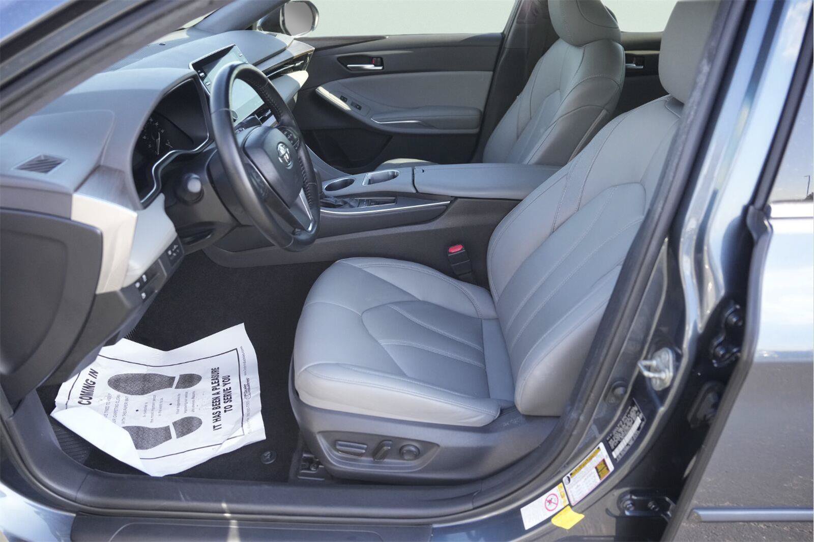 Used 2019 Toyota Avalon XLE w/ Moonroof Package FWD image 9
