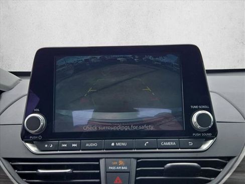 Used 2025 Nissan Altima 2.5 SV FWD image 12