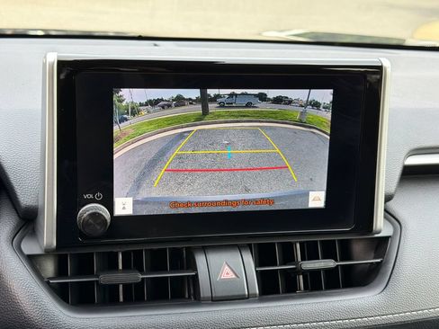 Used 2025 Toyota RAV4 LE AWD/4WD image 30