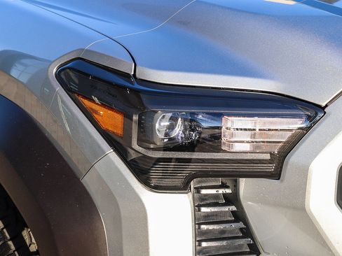 Certified 2025 Toyota Tacoma TRD Off-Road image 5