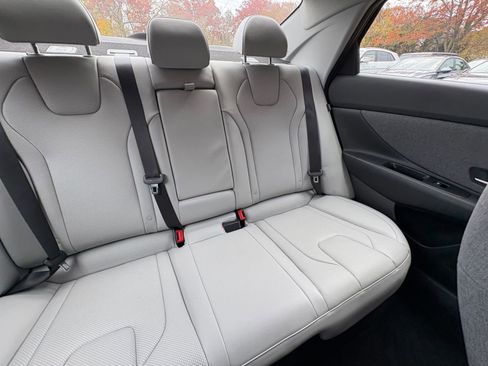 Used 2025 Hyundai Elantra Limited image 33