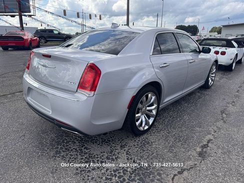 Used 2020 Chrysler 300 Limited RWD image 6