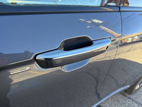 Certified 2022 Jeep Grand Cherokee Overland image 2