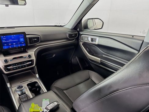 Used 2022 Ford Explorer XLT w/ Equipment Group 202A image 24
