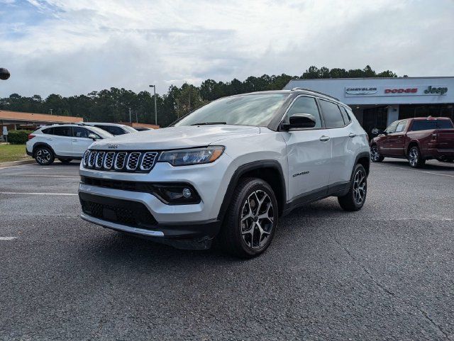 Used 2025 Jeep Compass Limited AWD/4WD image 9