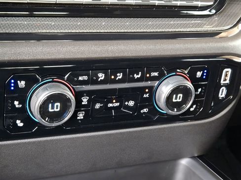 Used 2025 Chevrolet Silverado 2500 ZR2 w/ Technology Package image 19