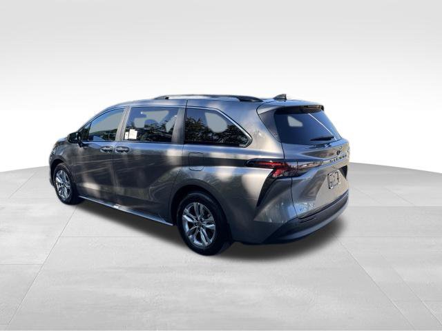 New 2026 Toyota Sienna XLE AWD/4WD image 3