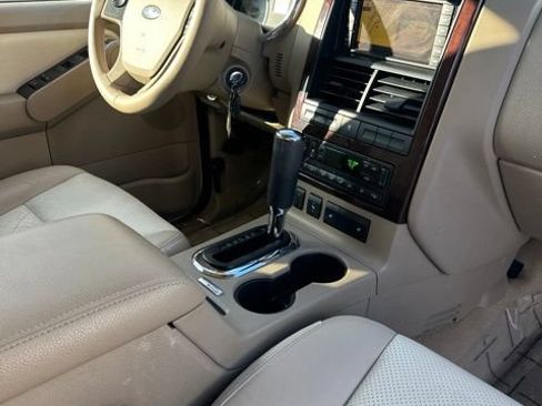 Used 2010 Ford Explorer Limited RWD image 8