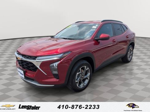 Used 2025 Chevrolet Trax LT w/ Driver Confidence Package FWD image 1