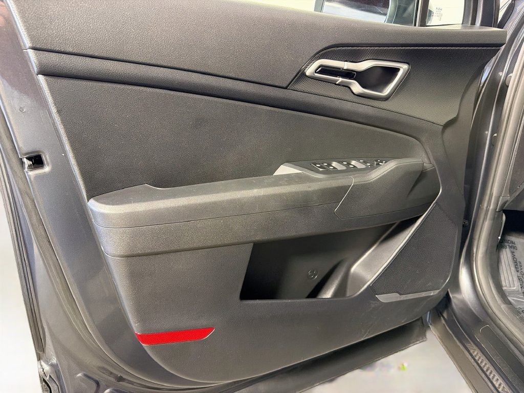 Used 2023 Kia Sportage LX AWD/4WD image 12