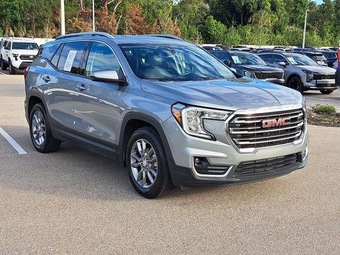 Used 2024 GMC Terrain SLT image 2