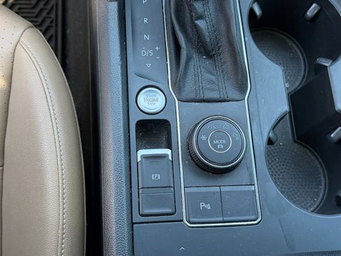 Used 2020 Volkswagen Atlas Cross Sport SE w/ Panoramic Sunroof Package AWD/4WD image 11