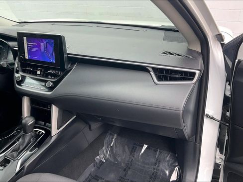 Used 2024 Toyota Corolla Cross LE image 21