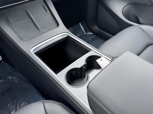 Used 2022 Tesla Model Y Performance image 18