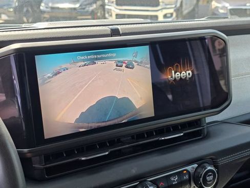 Used 2024 Jeep Wrangler Unlimited Sahara AWD/4WD image 26