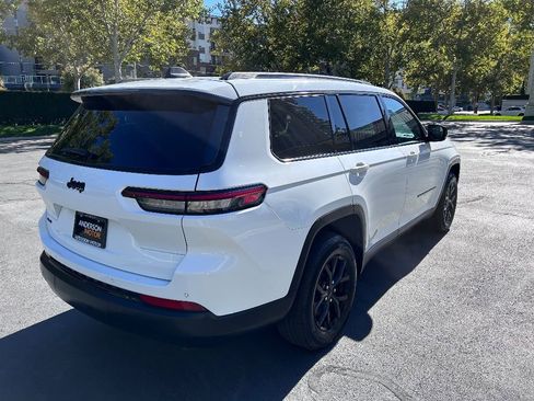 Used 2024 Jeep Grand Cherokee L Altitude image 7