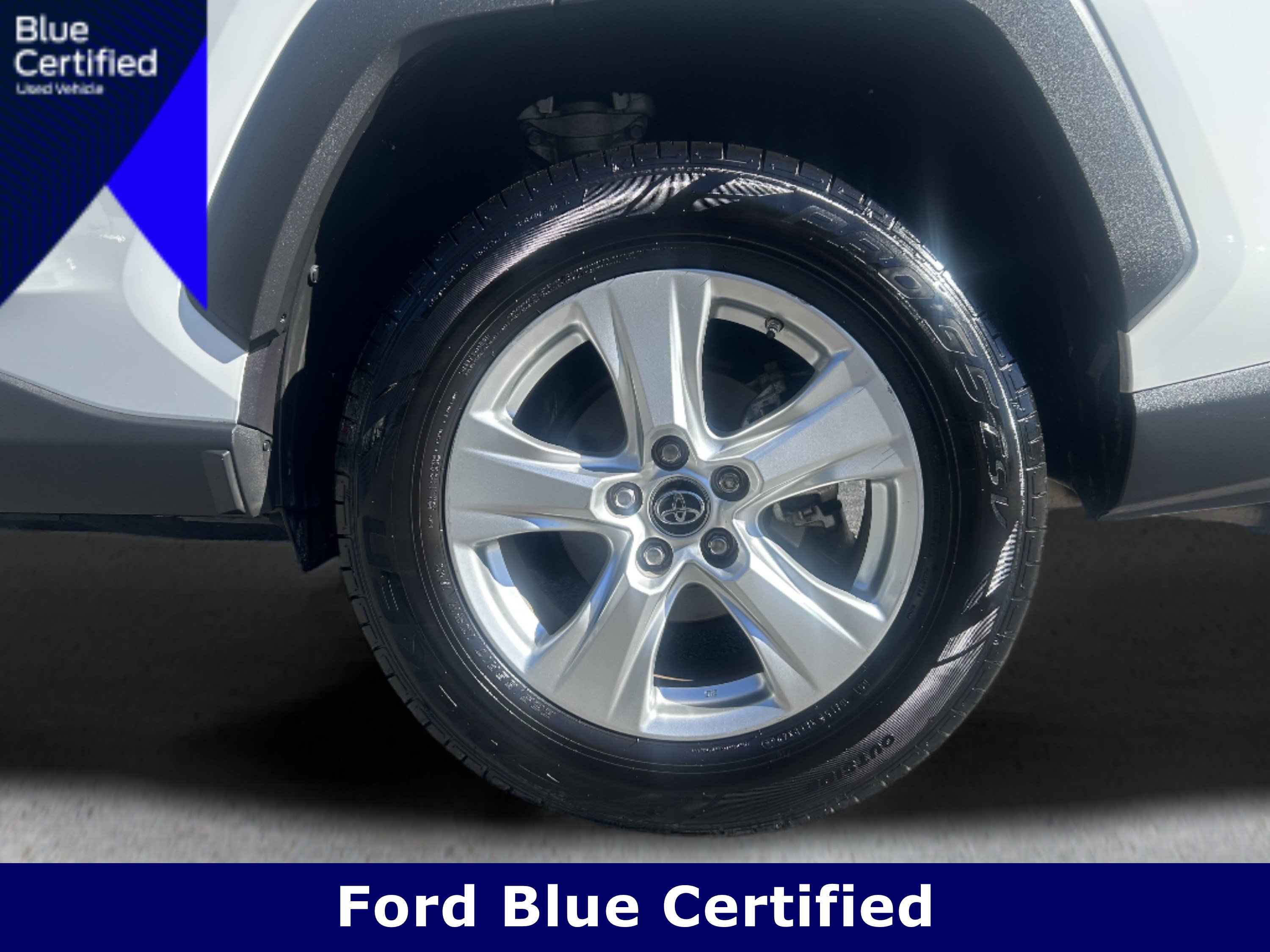 Used 2019 Toyota RAV4 XLE w/ Convenience Package FWD image 8