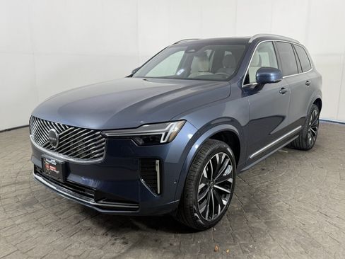 Used 2026 Volvo XC90 B6 Plus w/ Protection Package Premier AWD/4WD image 3