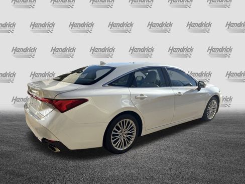 Used 2020 Toyota Avalon Limited image 10