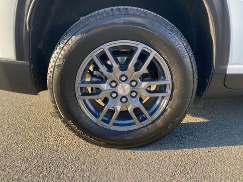 Used 2025 GMC Acadia Elevation image 6