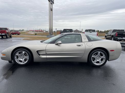 Used 1999 Chevrolet Corvette Coupe w/ Memory Pkg image 2