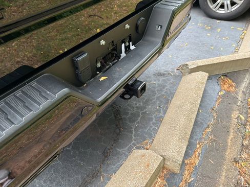 Used 2024 Chevrolet Silverado 1500 LT Trail Boss w/ LT Trail Boss Premium Package AWD/4WD image 10