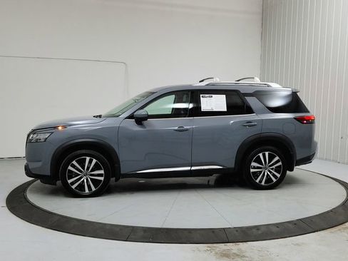 Used 2023 Nissan Pathfinder Platinum w/ Black Appearance Package image 4