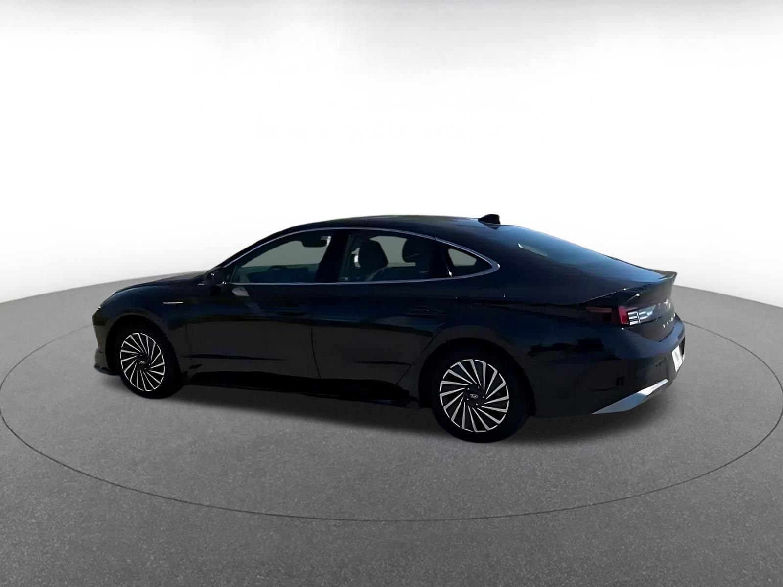 Used 2025 Hyundai Sonata SEL FWD image 3
