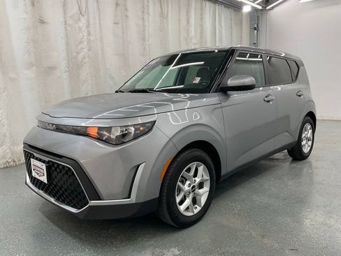 Used 2025 Kia Soul LX w/ LX Technology Package FWD image 4