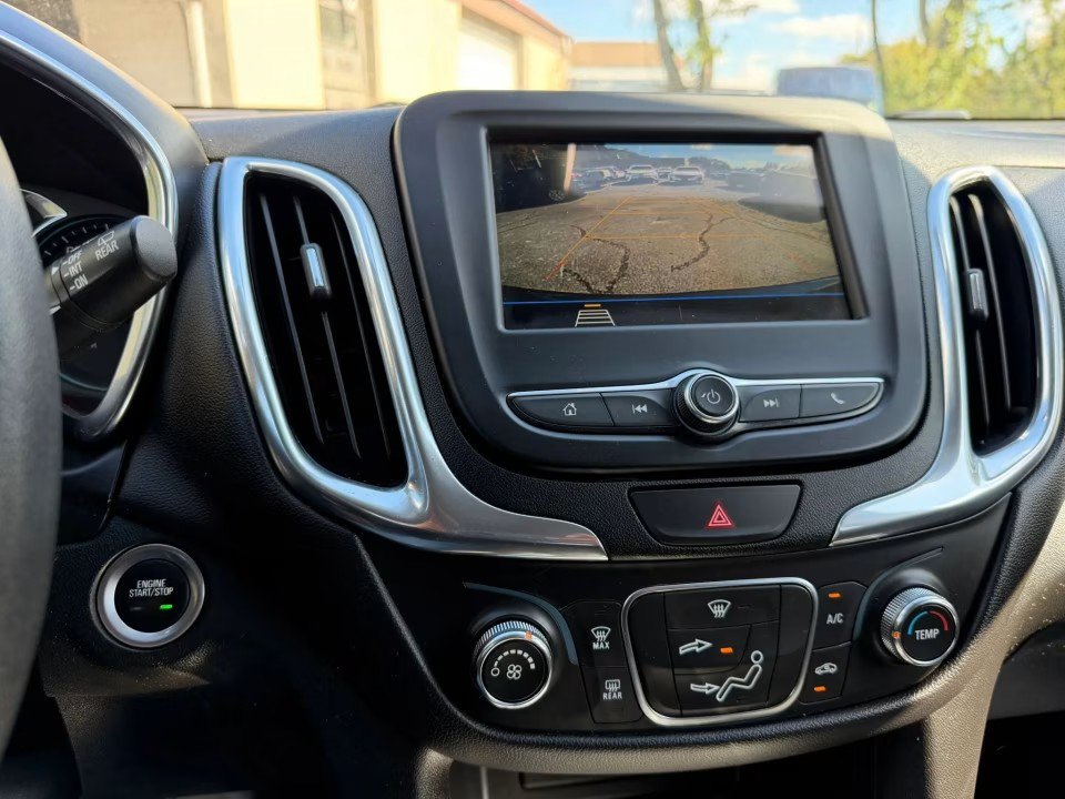 Used 2019 Chevrolet Equinox LT FWD image 24