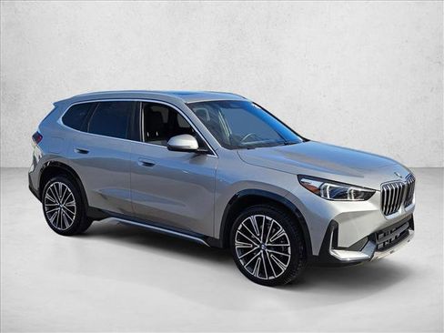 Used 2025 BMW X1 xDrive28i w/ Convenience Package image 3