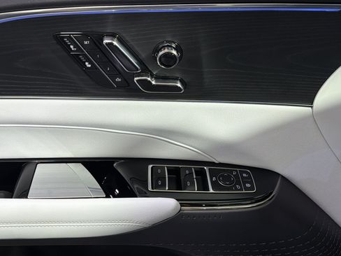 Used 2024 Cadillac Lyriq Luxury AWD/4WD image 36