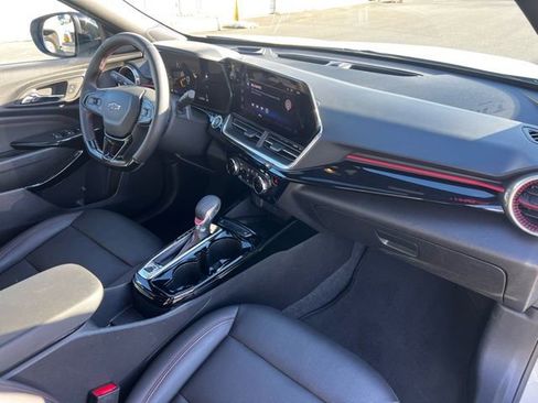 Certified 2024 Chevrolet Trax RS w/ Sunroof Package image 28