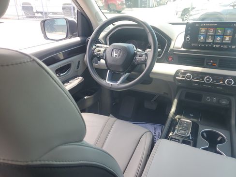 Used 2023 Honda Pilot Touring image 17