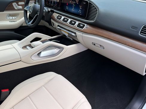 New 2026 Mercedes-Benz GLS 450 4MATIC image 16