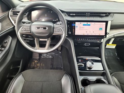 New 2026 Jeep Grand Cherokee Altitude image 12