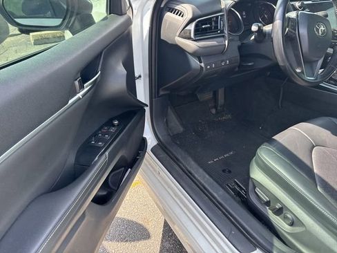 Used 2019 Toyota Camry XSE image 4